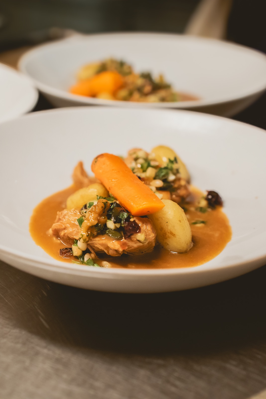 Plat mijoté servi en assiette creuse